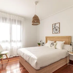 Amplio, Muy Luminoso Y En El Centro De Apartamento Sopelana